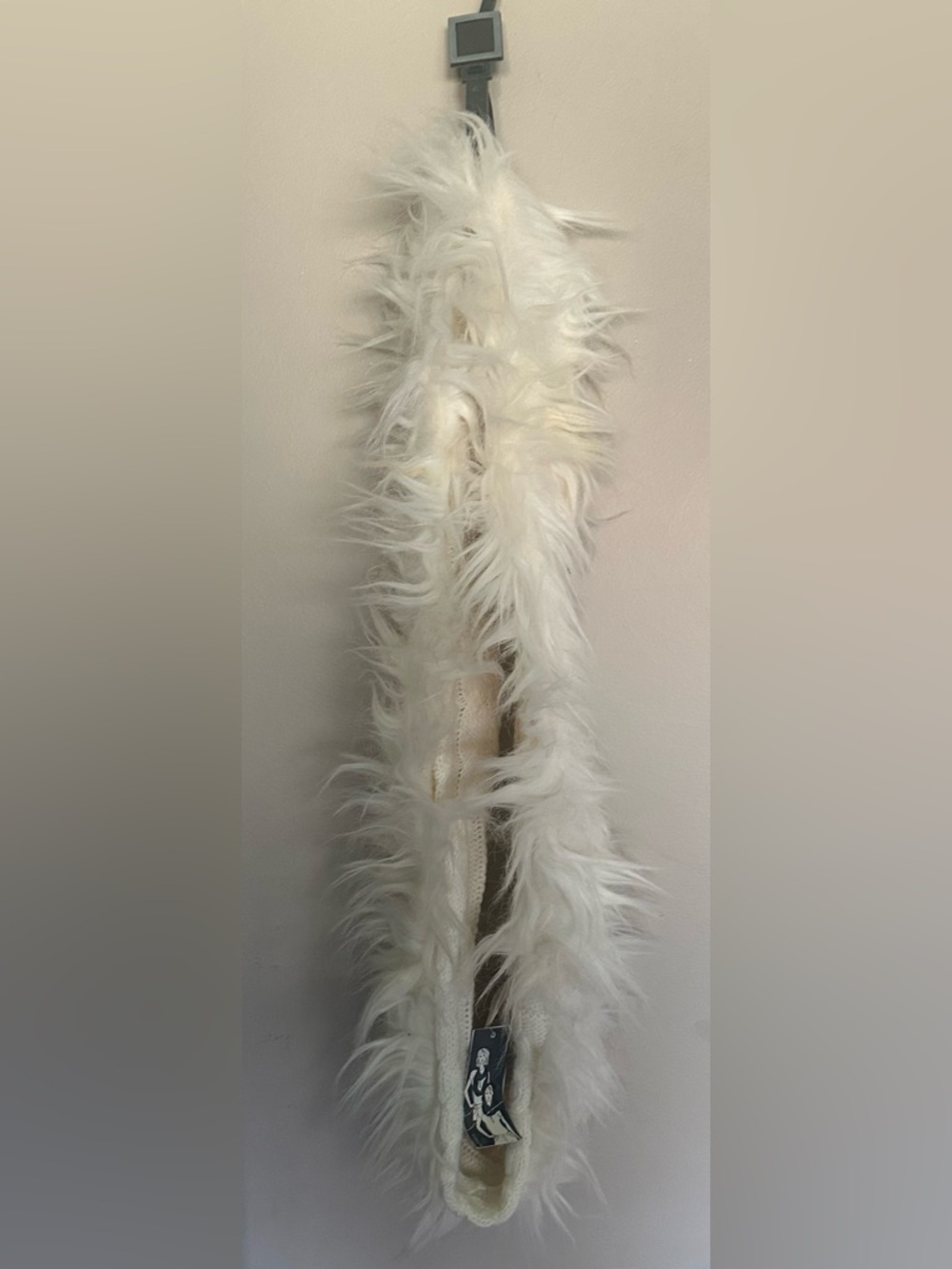 NO BRAND SHOWN winter WHITE  faux fur infinity scarf.